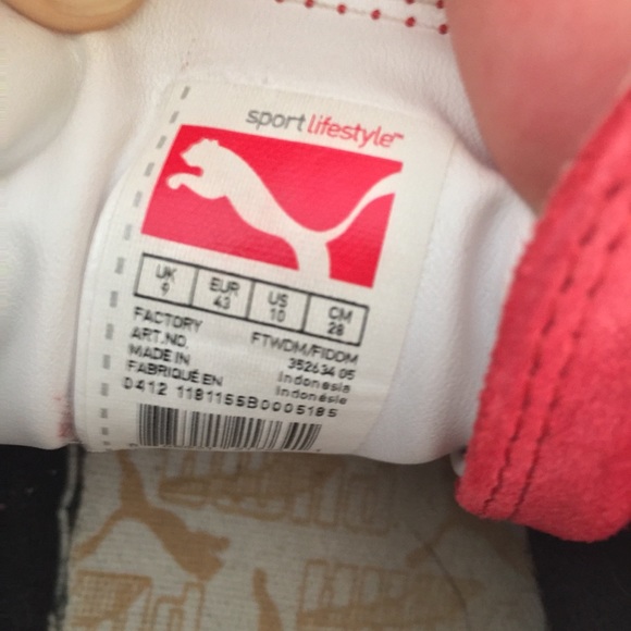 Mens bright red suede Pumas - Picture 4 of 4